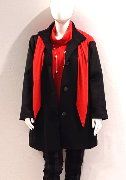 Wollmantel: Frandsen | Pullover: Netwalk | Hose: robell