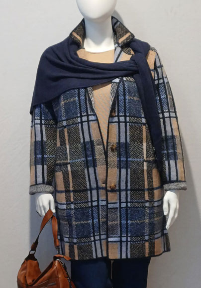 Mantel: via appia | Pullover: netwalk | Jeans: KjBrand