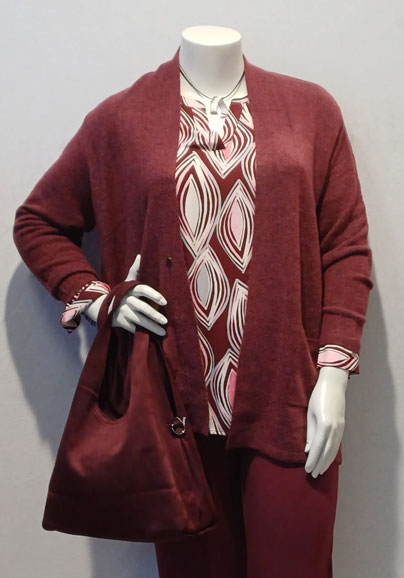 Strickjacke/Bluse/Hose: via appia 